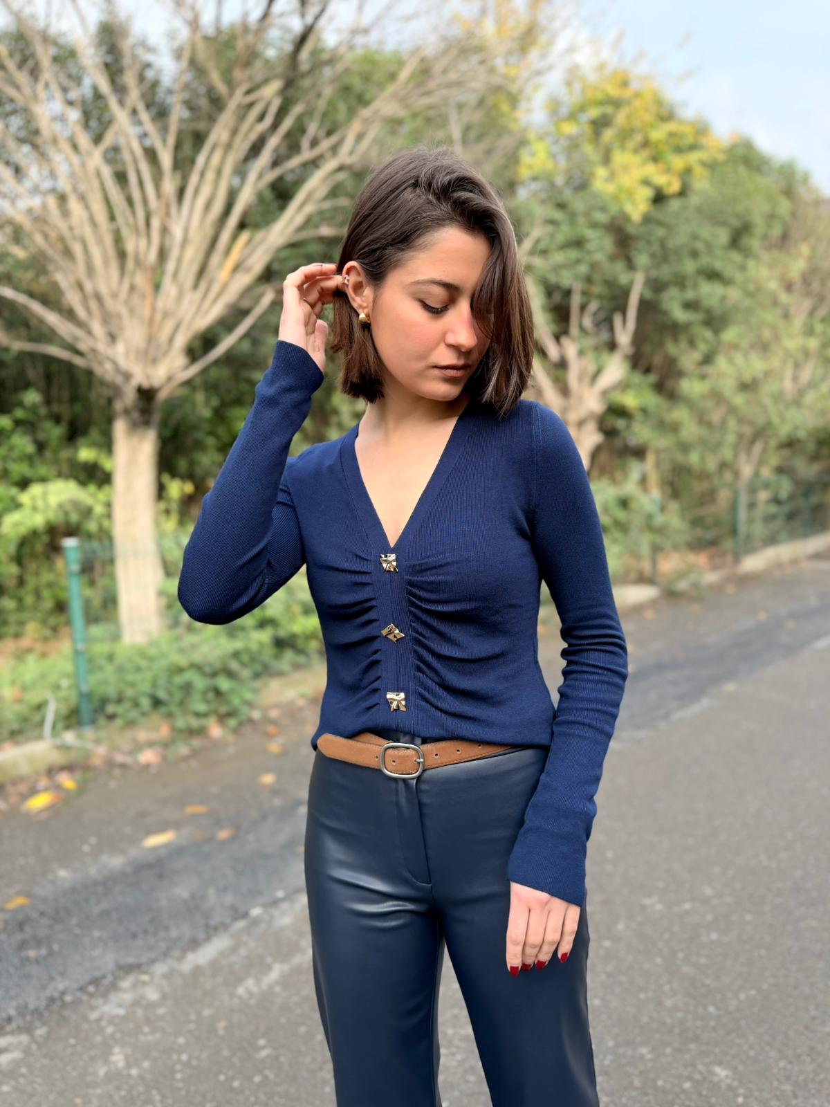 Gold Düğme Detaylı Bluz